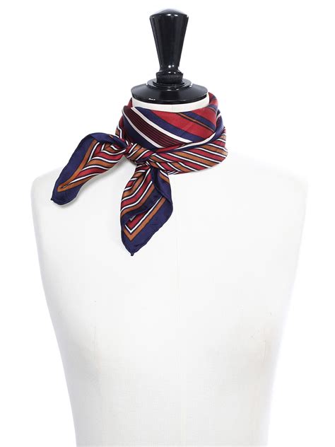 foulard yves saint laurent soie|FOULARDS ET SOIE .